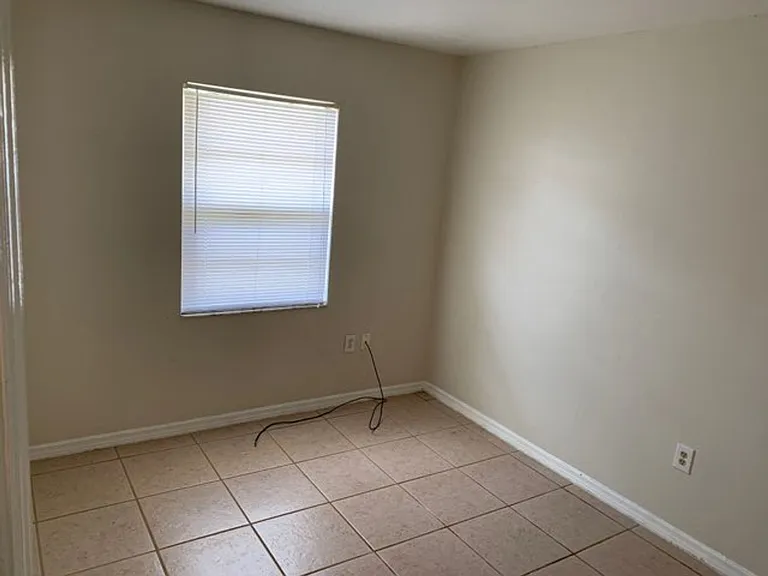 412 Country Lane Dr — Photo 9