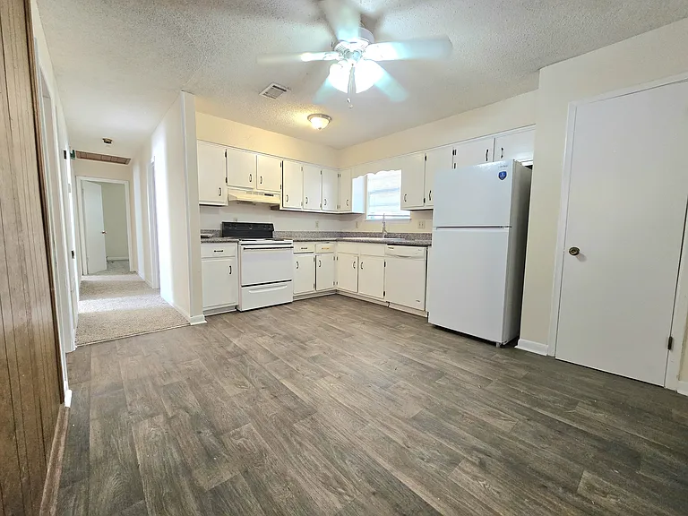 3230 Palmdale Ave — Photo 7
