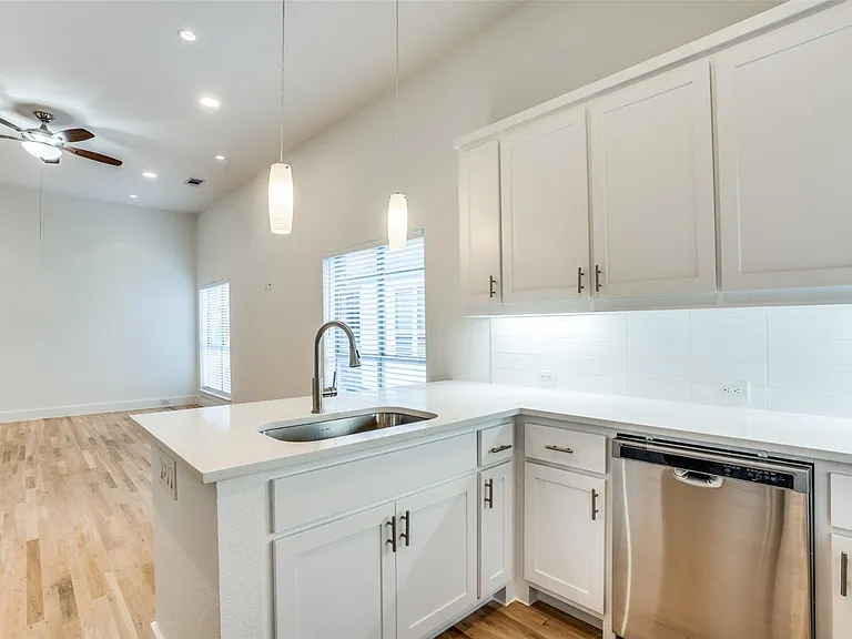 5017 Manett St #103 — Photo 7