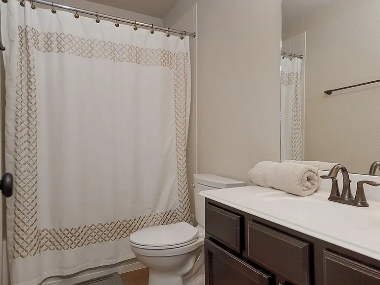 222 Hawkhurst Ct — Photo 21