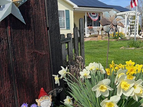 3rd image of 1935 Vincent Ave