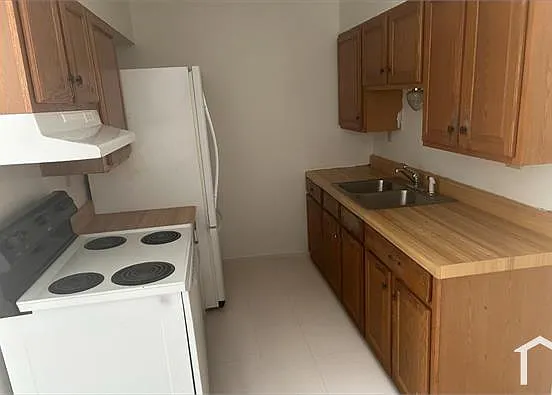 543 McGregor St S — Photo 1