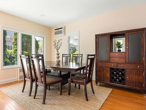 3rd image of 2047 E 54th St