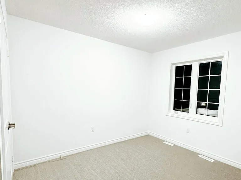 100 Stocks Ave — Photo 6