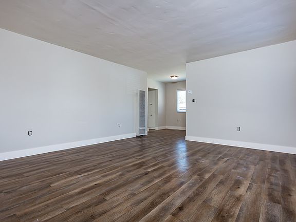 3rd image of 322 E Division St #322