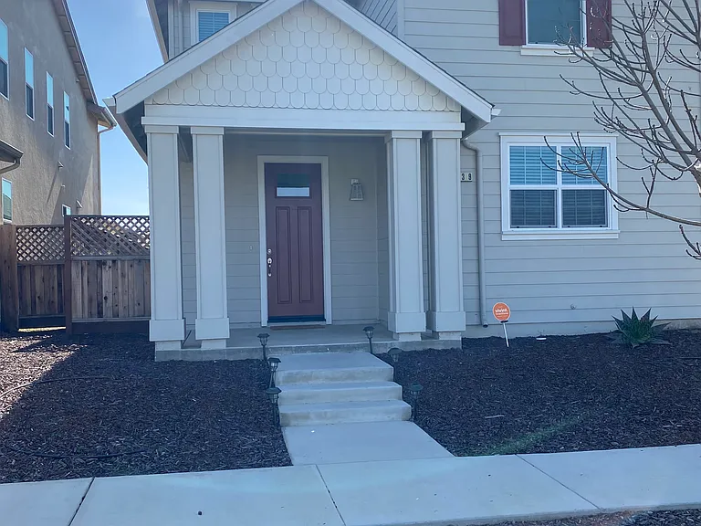 639 Livingston Ave — Photo 1