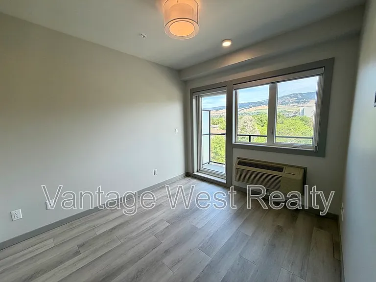 345 Dougall Rd N #325 — Photo 9