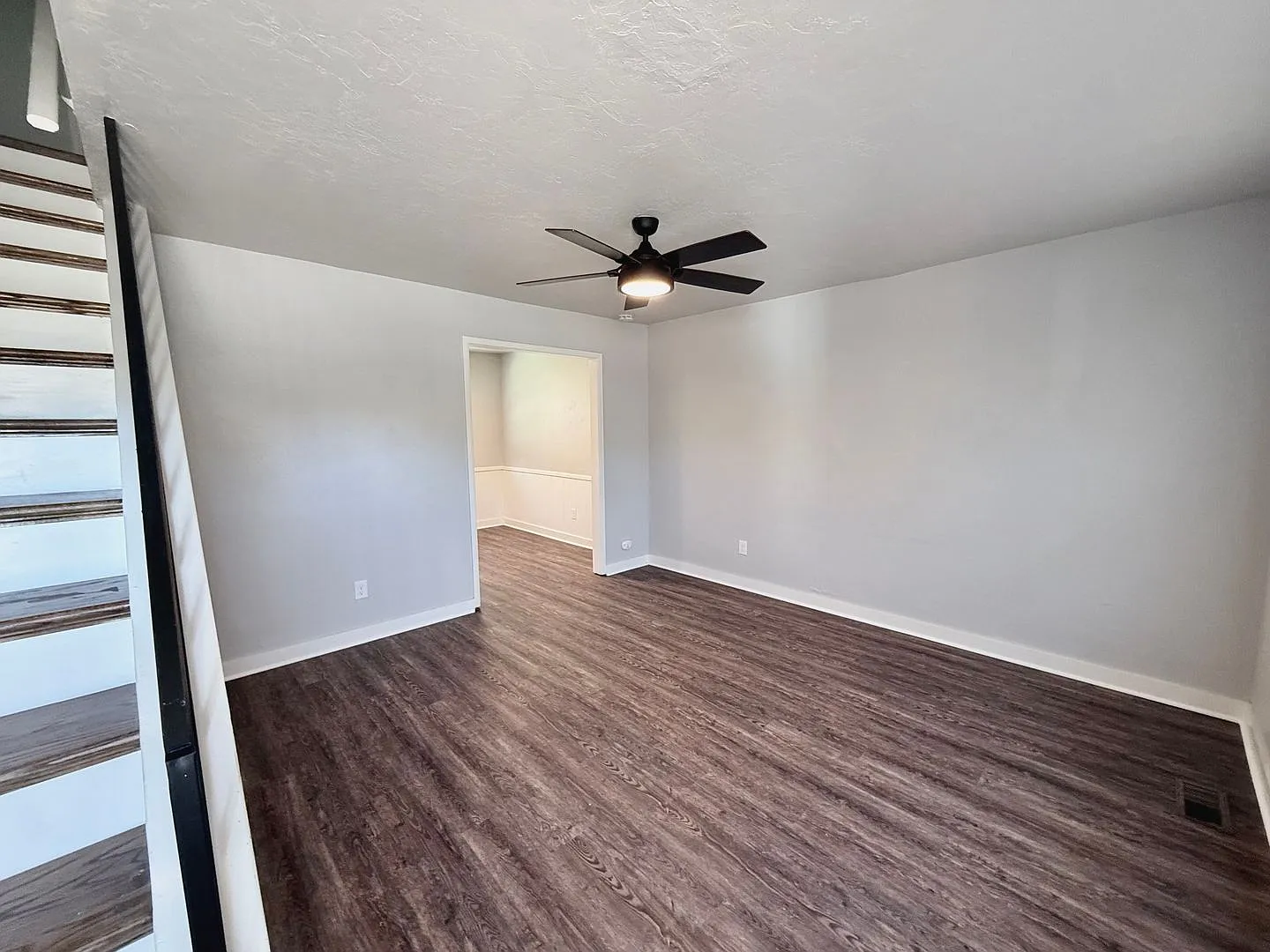 Beautifully Updated 2BD 1BA, Two-Story Duplex in Yukon — Photo 2