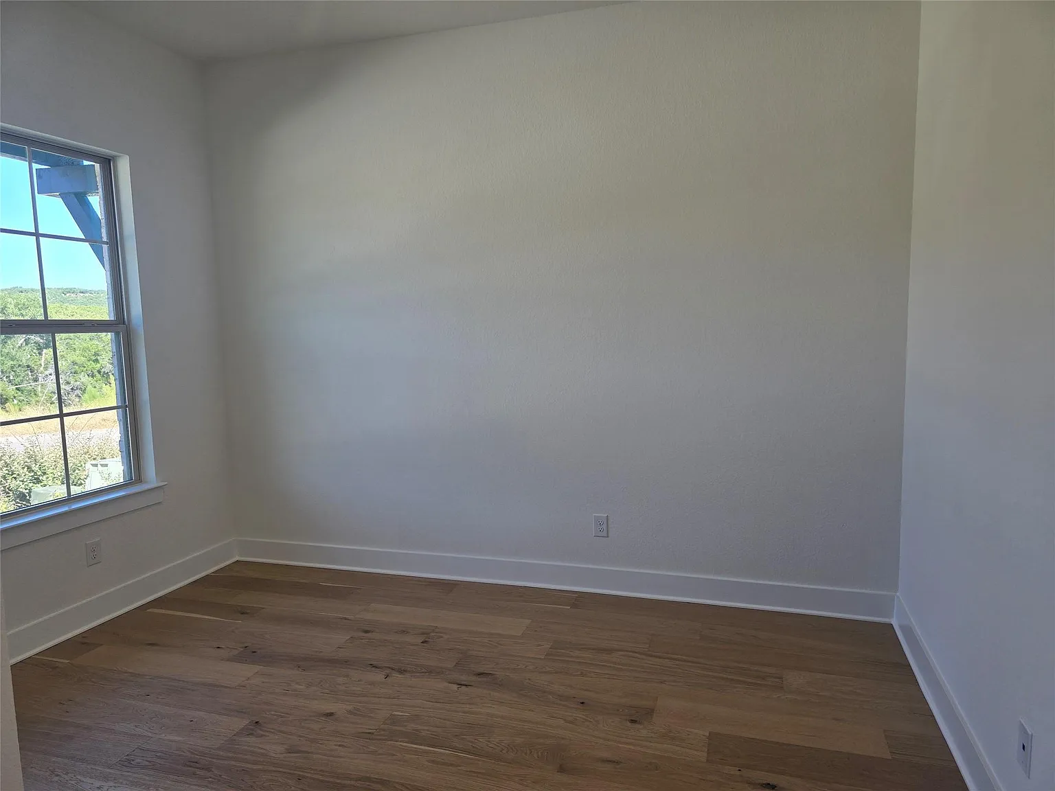 3 bed, 2.5 bath, 1933 sqft, $2,900 — Photo 2