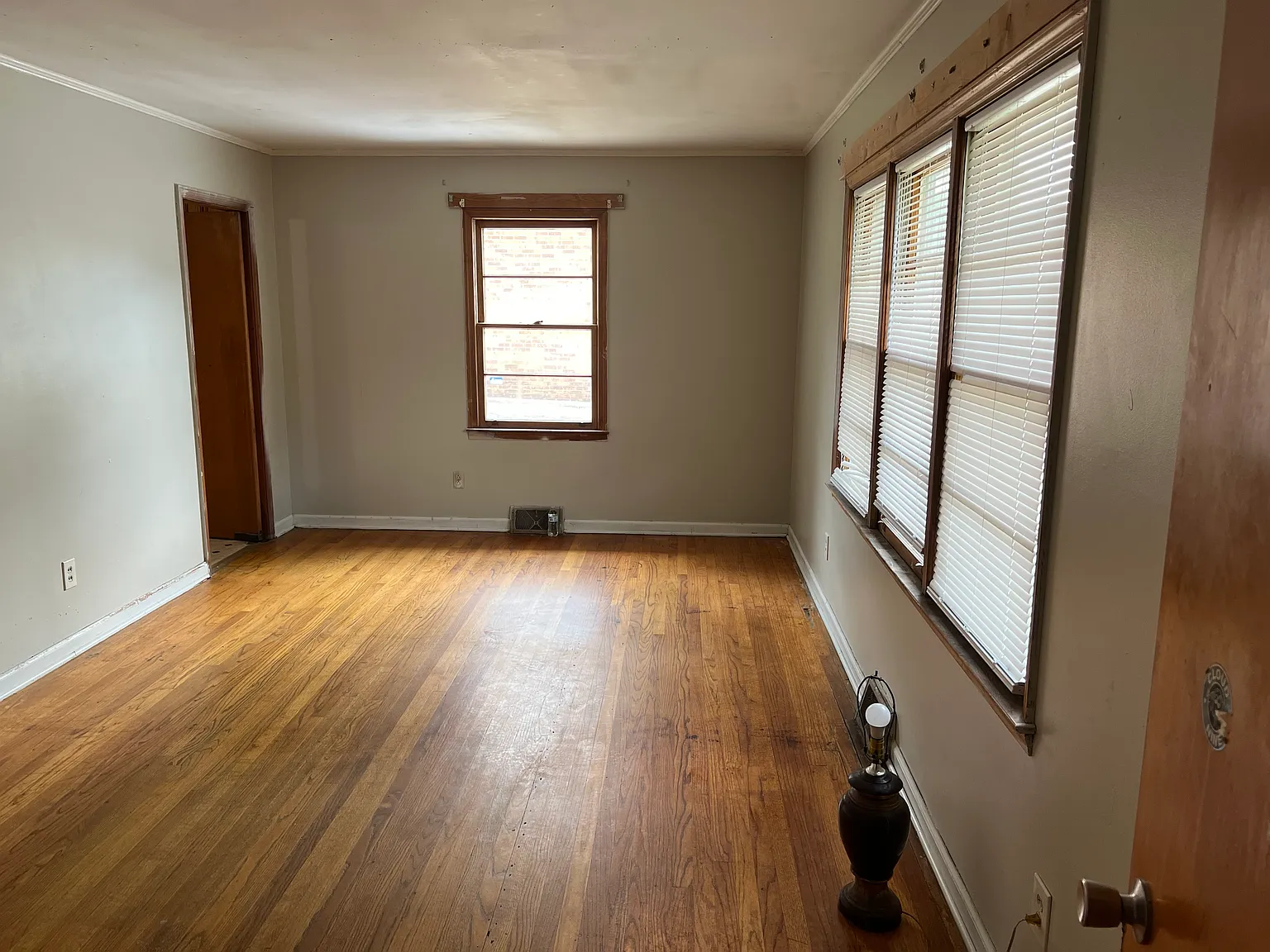 3 bed, 1375 sqft, $1,300 — Photo 2