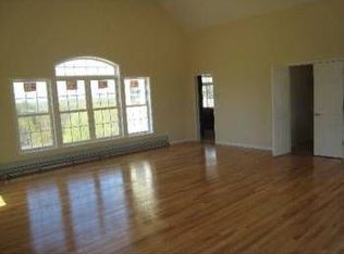 5 Ivy Cliff Rd, Campbell Hall, NY 10916