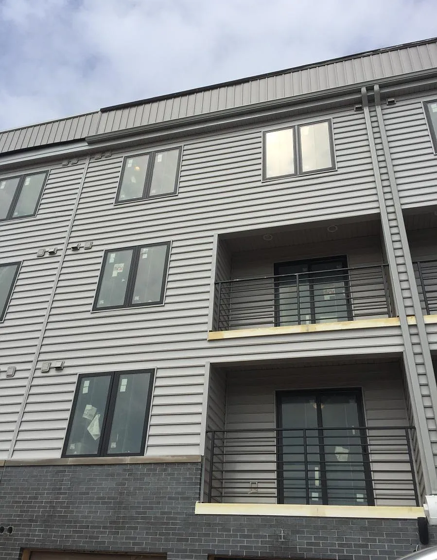 1 bed, 1100 sqft, $1,395 — Photo 2