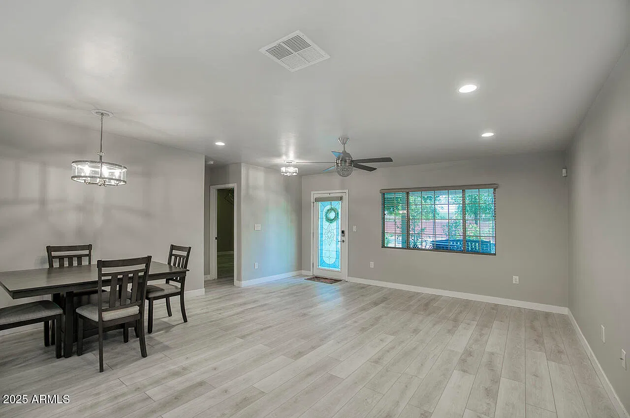 4 bed, 2.5 bath, 1619 sqft, $2,995 — Photo 4