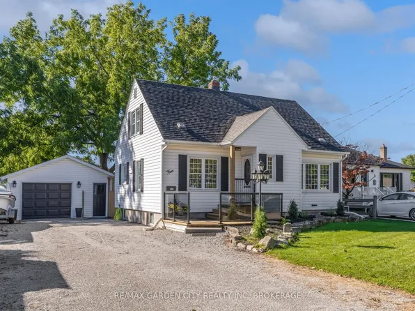 4 Manor Rd, Saint Catharines, ON L2N 3B5