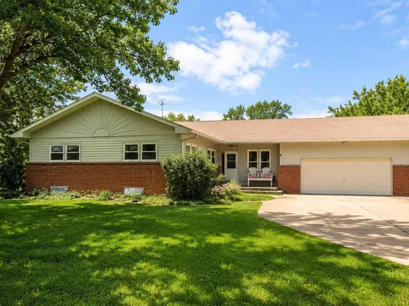 20 Locust Ln, Emporia, KS 66801