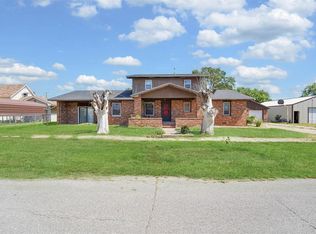 319 E 5th St, Helena, OK 73741