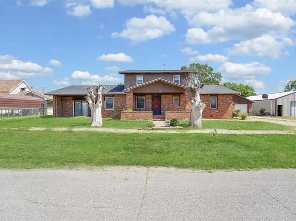 319 E 5th St, Helena, OK 73741