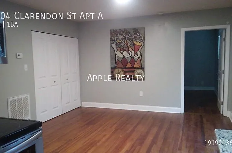 1004 Clarendon St #A — Photo 6
