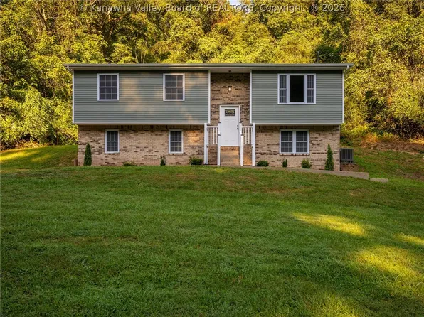 3611 Cyrus Creek Rd, Barboursville, WV 25504