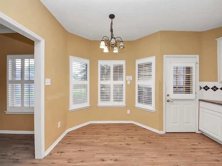 23003 Governorshire Dr — Photo 26
