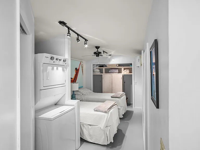 15 N Swinton Cir — Photo 30