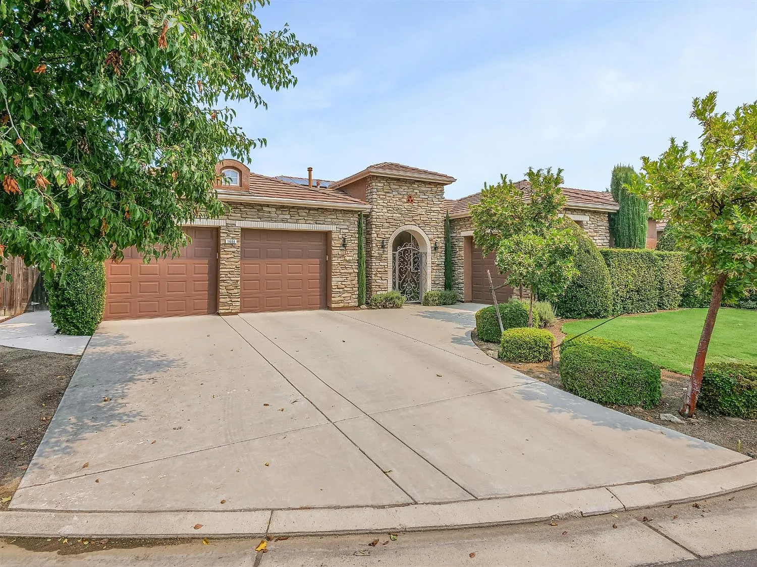 1684 E Wallington Ln photo 1