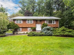 25 Skylark Dr, Spring Valley, NY 10977