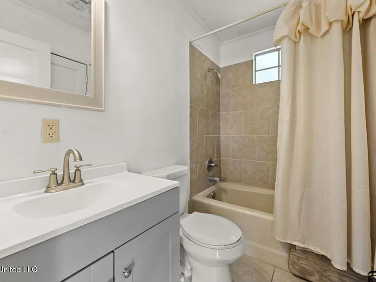1076 Cherokee St — Photo 18