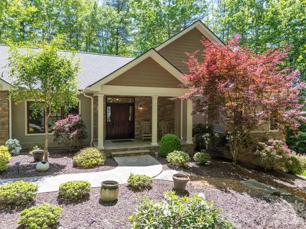100 Falls Summit Rd, Hendersonville, NC 28739