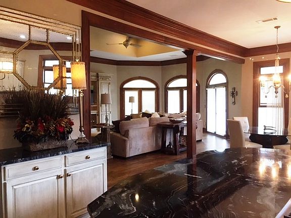 3rd image of 105 Sioux Dr