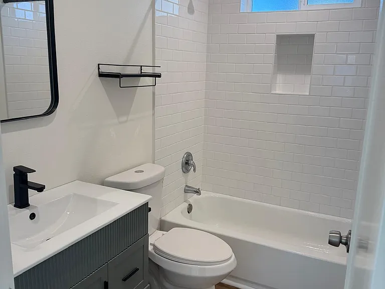 1762B Los Feliz Dr #B — Photo 11