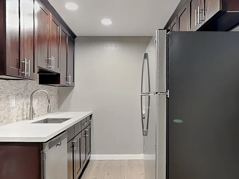 1105 S Woodlawn St #2 — Photo 7