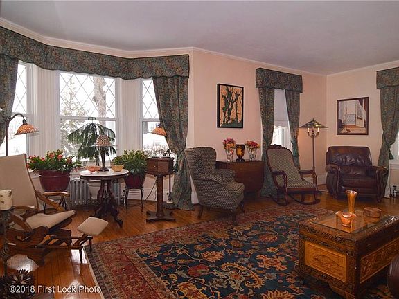5th image of 569 Fruit Hill Ave