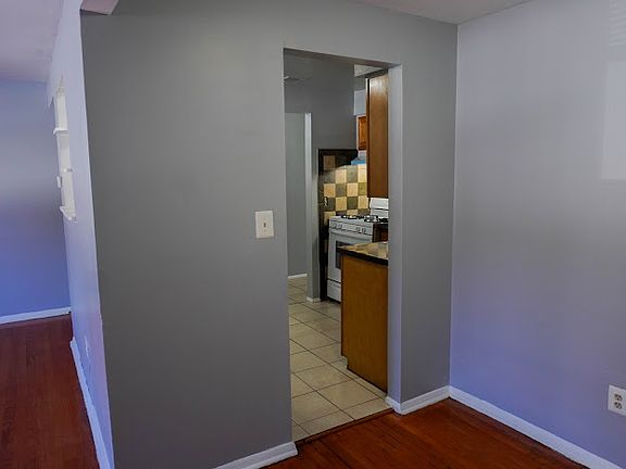 3rd image of 900 Woodson Rd