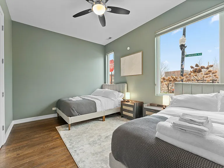 2437 W Jackson Blvd — Photo 3