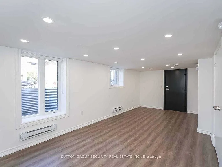 92 12th St #6 — Photo 7