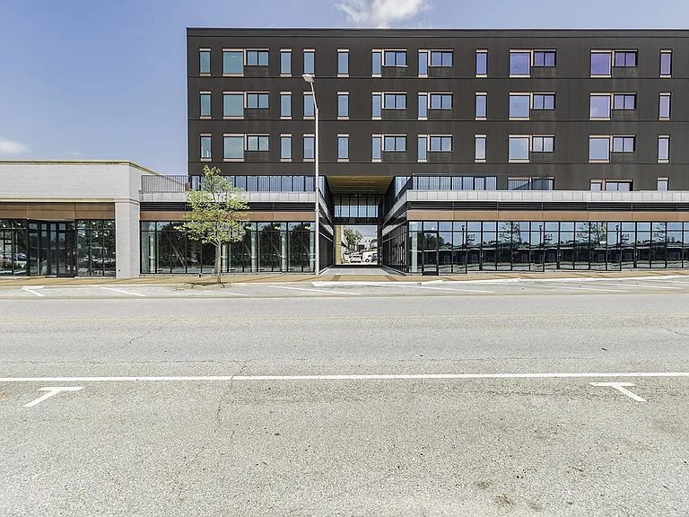 202 Railside — Photo 1