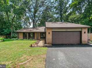 13 Westgate Ct, Sterling, VA 20164