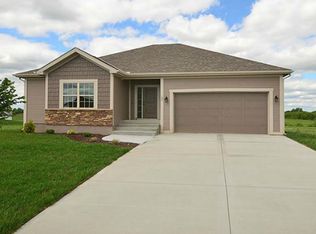 303 Fairview Cir, Platte City, MO 64079