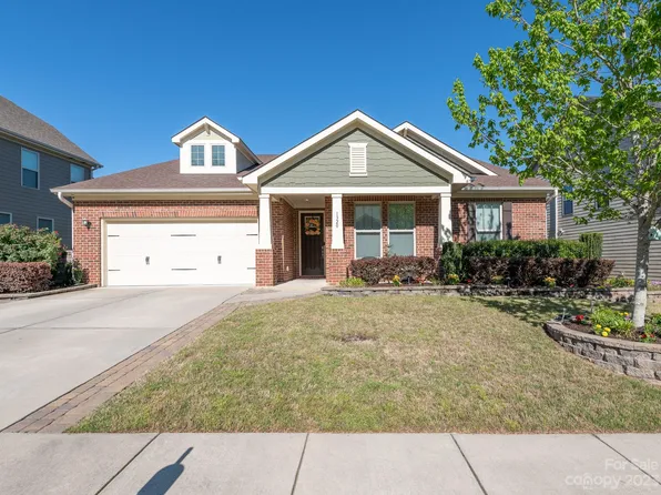 1320 Cilantro Ct, Tega Cay, SC 29708