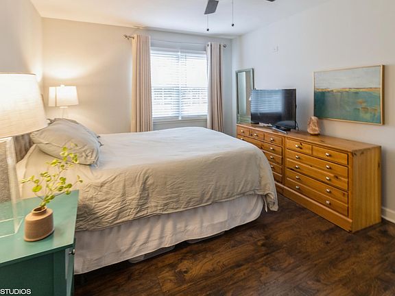 3rd image of 401 Briarwood Ct