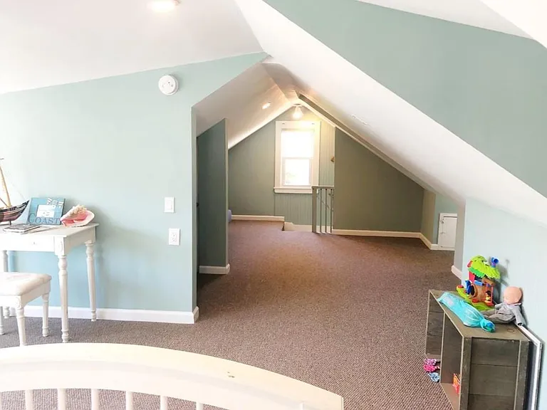 927 E Broadway — Photo 15