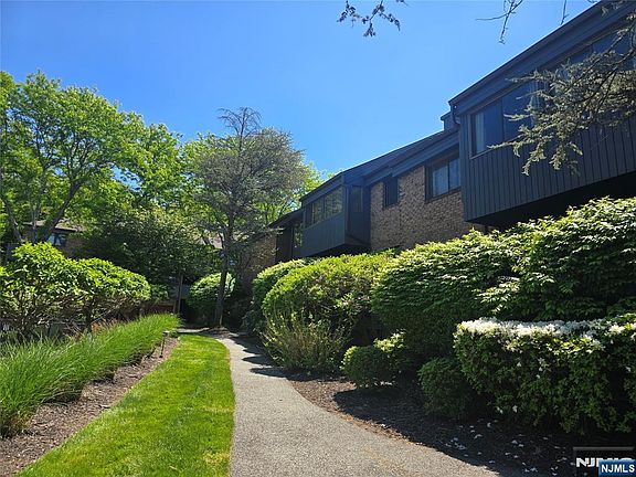 3rd image of 230 Indian Hollow Ct