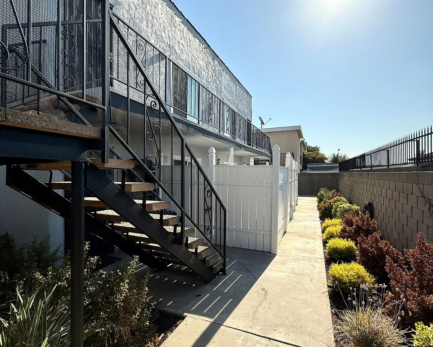 Ramona Apartments — Photo 2