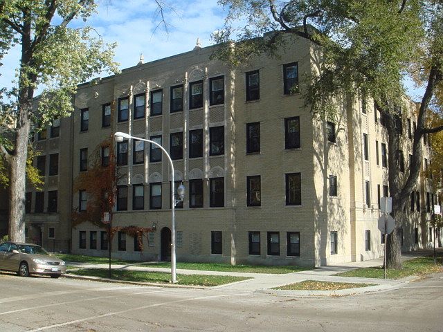 1st image of 6101 N Washtenaw Ave