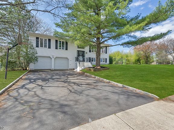 2nd image of 30 Wood Lake Dr