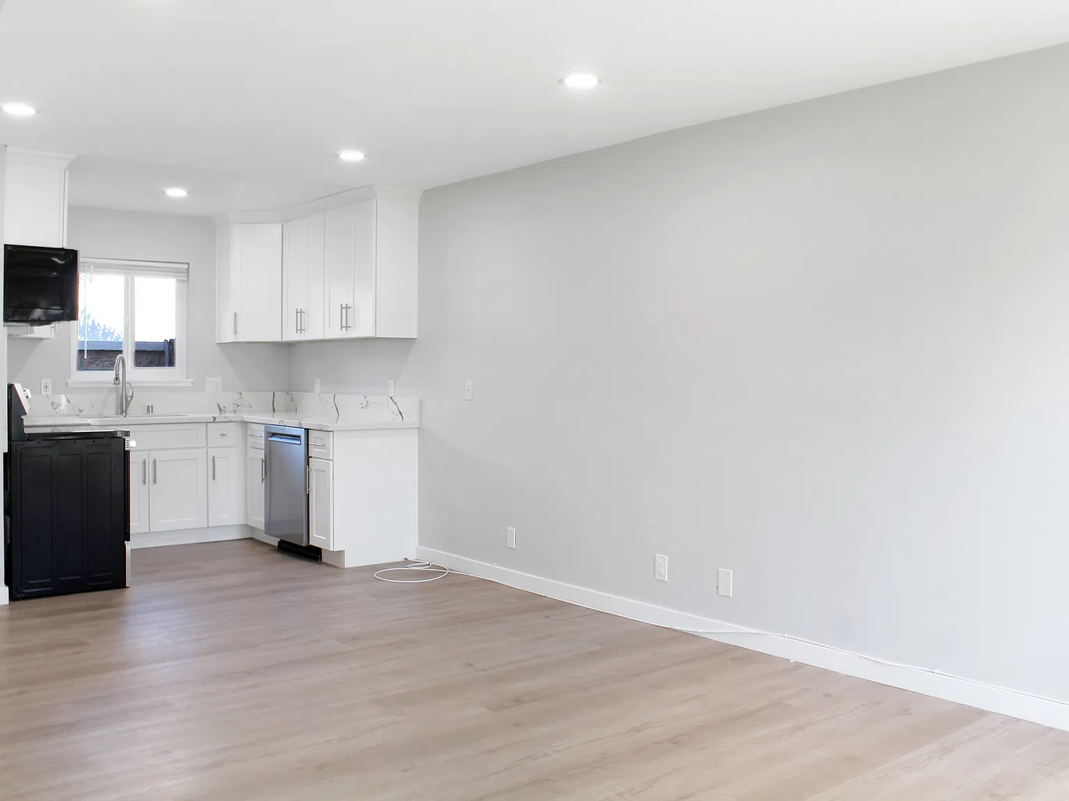 2 bed, 1.5 bath, 864 sqft, $3,150 — Photo 4