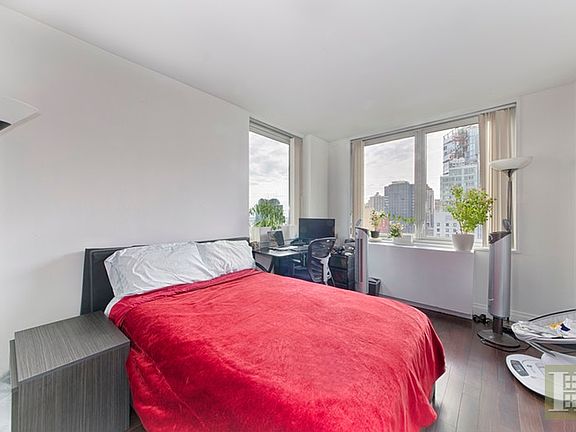 4th image of 211 E 46th St #33F