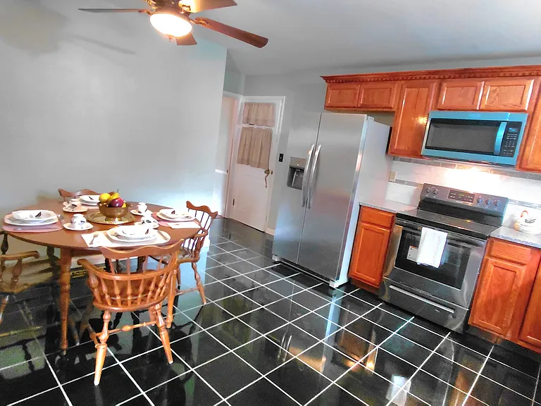 874 Hollyridge Dr — Photo 10