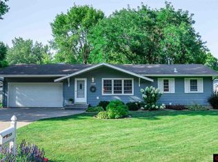 1524 James Dr, North Mankato, MN 56003